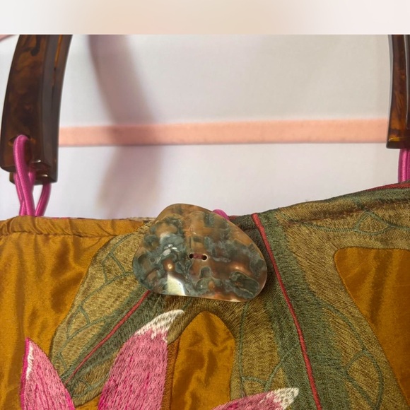 Elegant Floral Embroidered Shoulder Bag - Pink and Brown - Picture 4 of 4